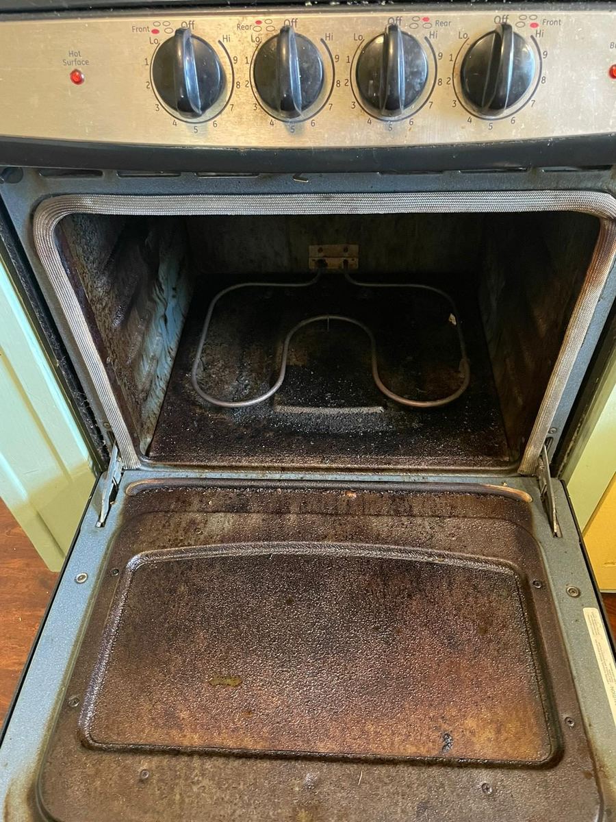 Oven before deep cleaning